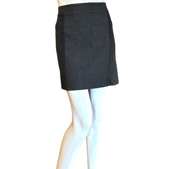 VINCE. Skirt Textured Colorblock Black & Gray Work Weekend Size 10 - Picture 2 of 6